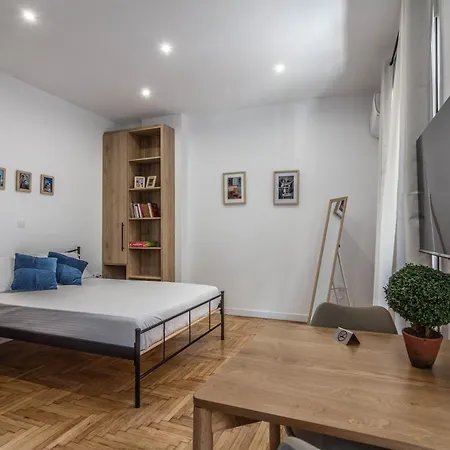Apartment Aris Ampelokipoi *